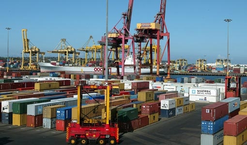El Gobierno prometió acelerar importaciones de insumos