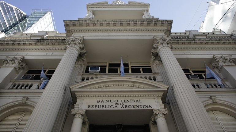 Las reservas del Banco Central cayeron u$s79 millones y se derrumbaron las acciones