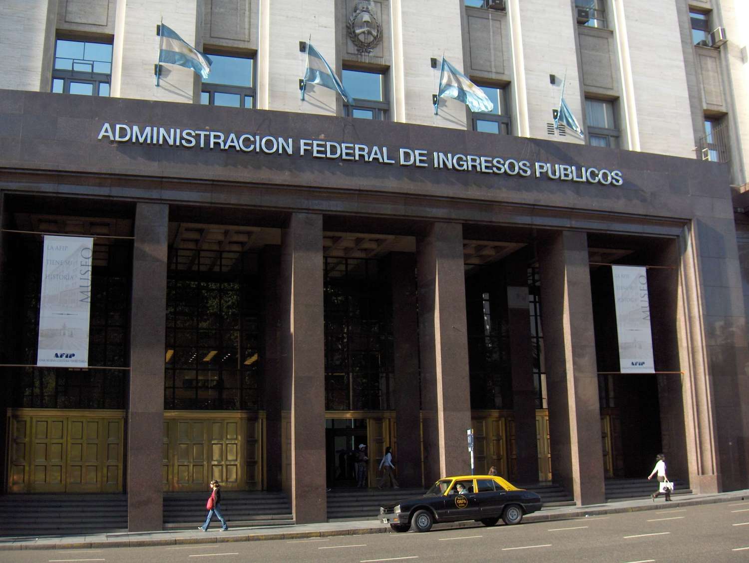 Procesan a dos empresarios argentinos por contrabando en sobrefacturación de importaciones