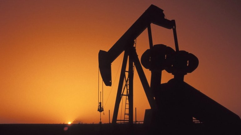 El petróleo se hundió a su valor más bajo desde 2009