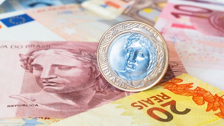 Devaluación histórica en Brasil: el dólar rompió la barrera de los 4 reales