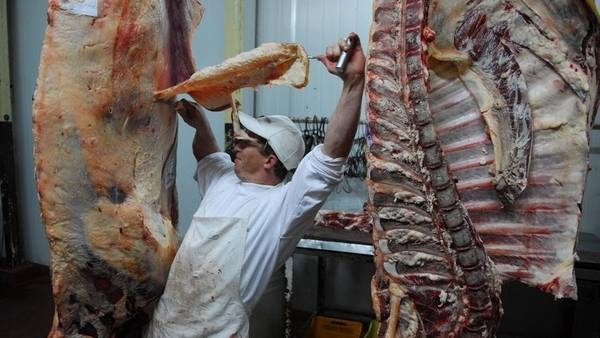 Negociación con frigoríficos para bajar el precio de la carne