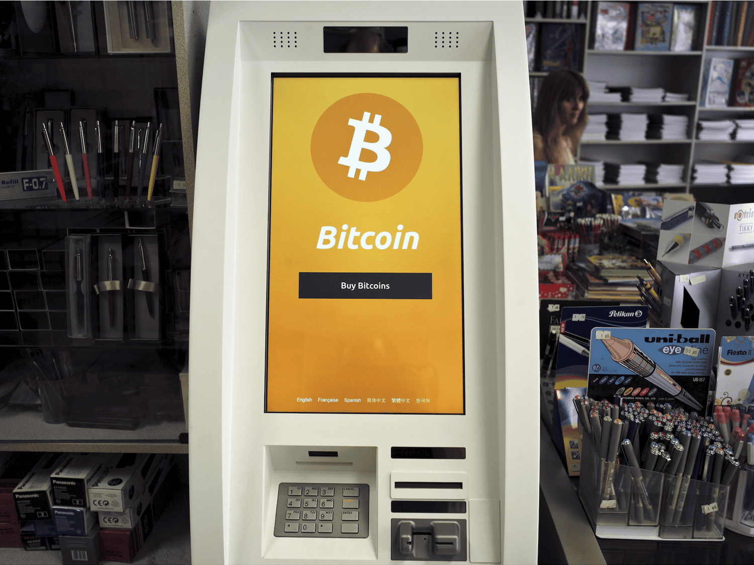 Se inauguró el primer cajero automático de bitcoin en un shopping porteño