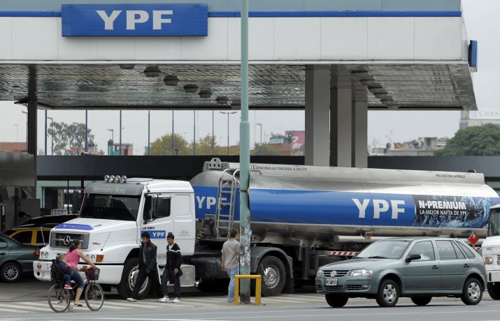La petrolera YPF bajó el precio de sus naftas, pero subió el valor del gasoil