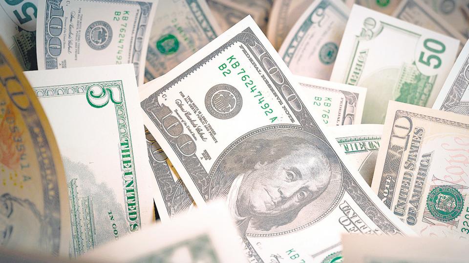 Durante la semana, el "dólar blue", experimentó una disminución en su valor, cerrando en $482 para la compra.
