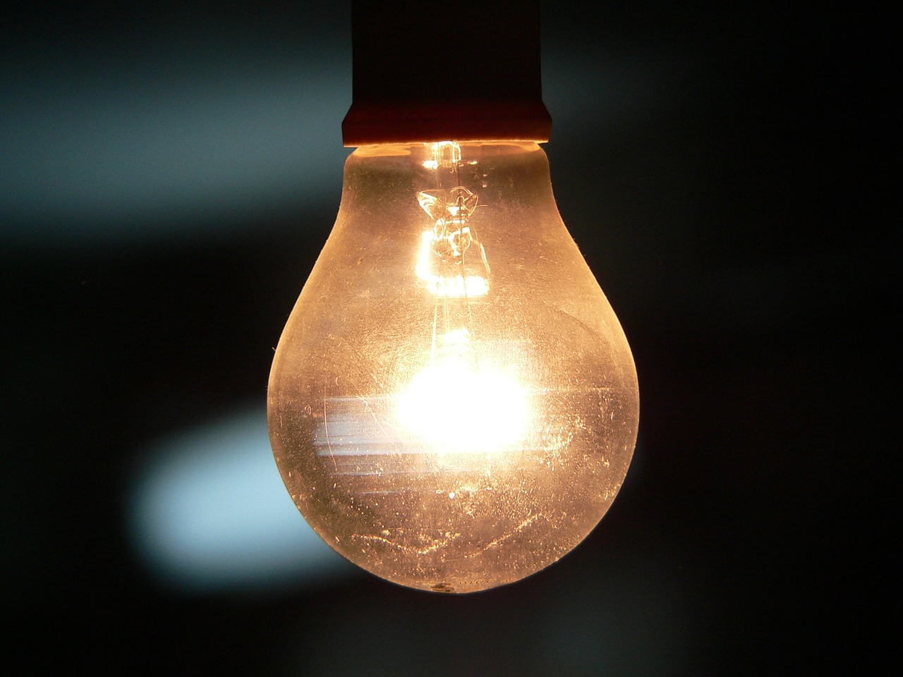 Fin del subsidio estatal en tarifas de luz para comercios, industrias y pymes