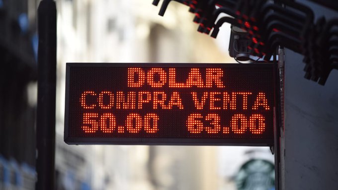 Para los analistas financieros, el futuro valor del dólar queda a merced del consenso político