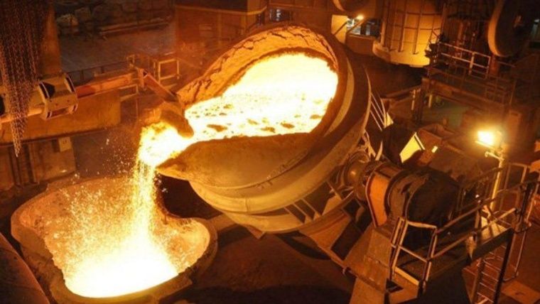 La producción de acero cayó 9,8% interanual en julio, pero mejoró 1,6% frente a mayo
