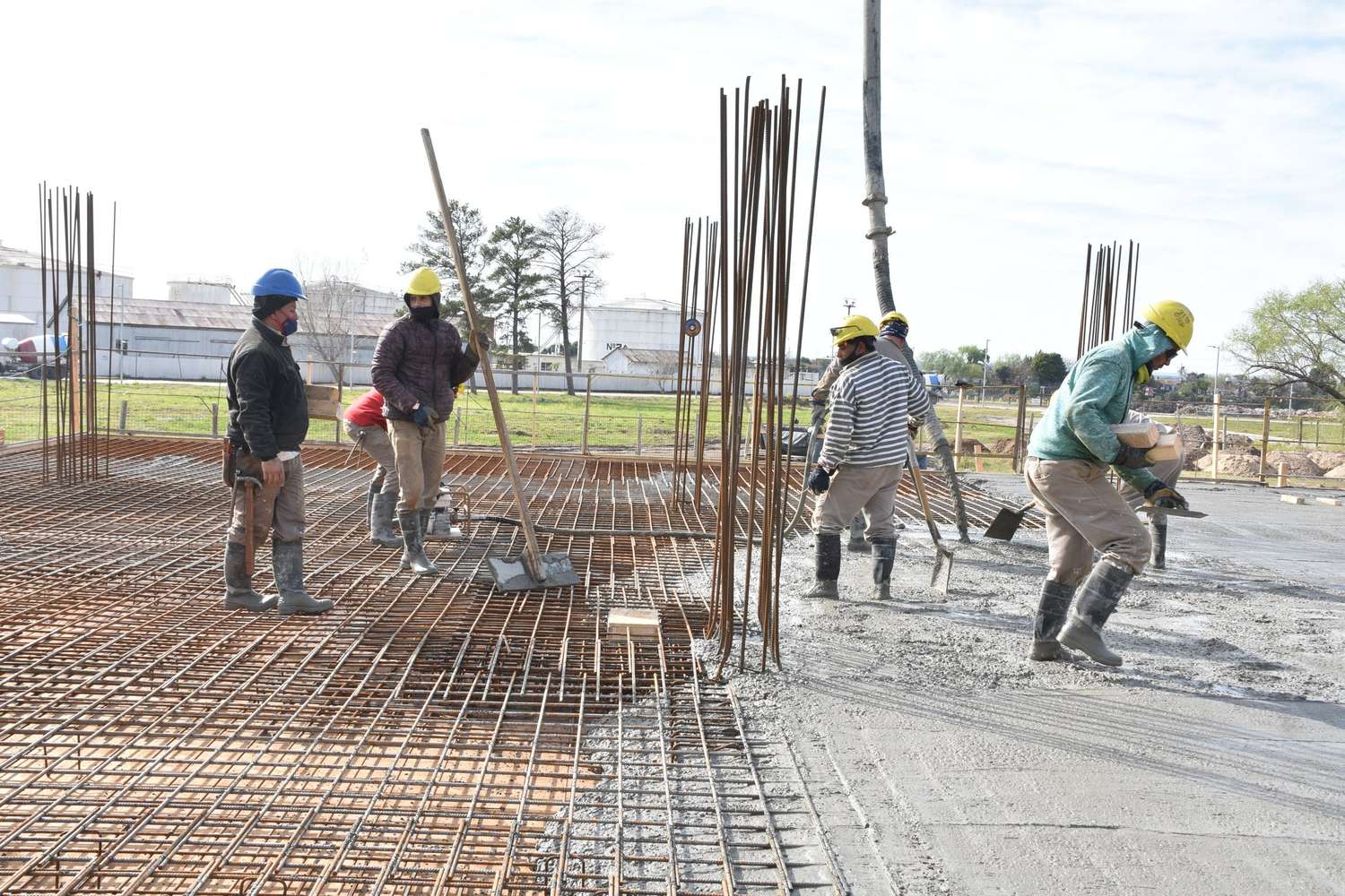 Autorizan a las obras privadas que ocupen más de 30 trabajadores de la construcción