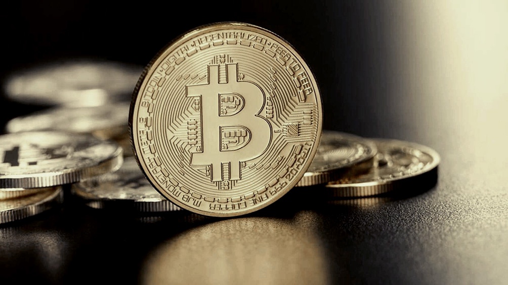 Bitcoin rozó su máximo histórico tras el debut de su primer fondo cotizado en Wall Street
