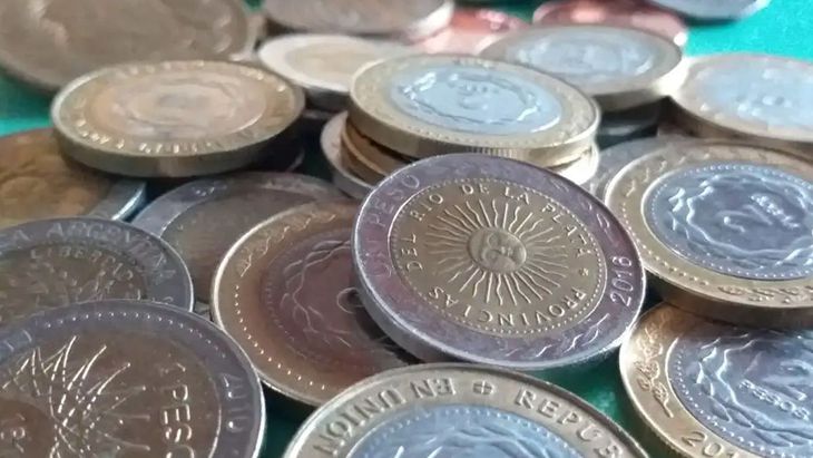 “Monedas por kilo”, crece la venta porque el metal vale más que el peso