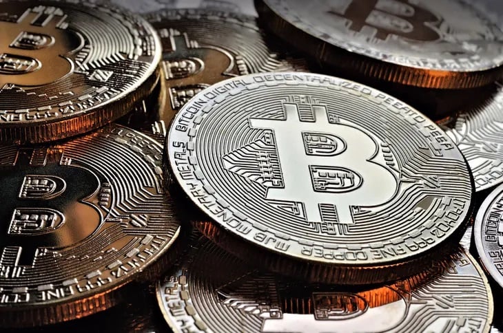 Bitcoin sufre una repentina caída y no logra sostenerse en los u$s30.000