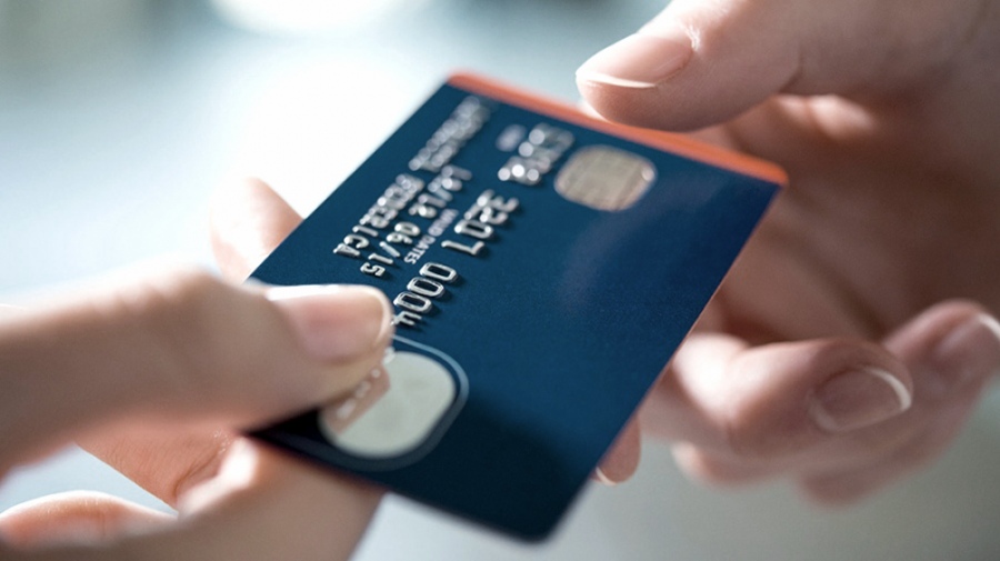 Tarjetas de crédito: las operaciones aumentaron 7,8% en pesos y 30,2% en dólares