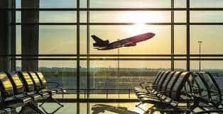 En este período de alta demanda turística, las principales aerolíneas que operan en el mercado nacional están compitiendo para captar la mayor cantidad de pasajeros hacia los destinos más solicitados.