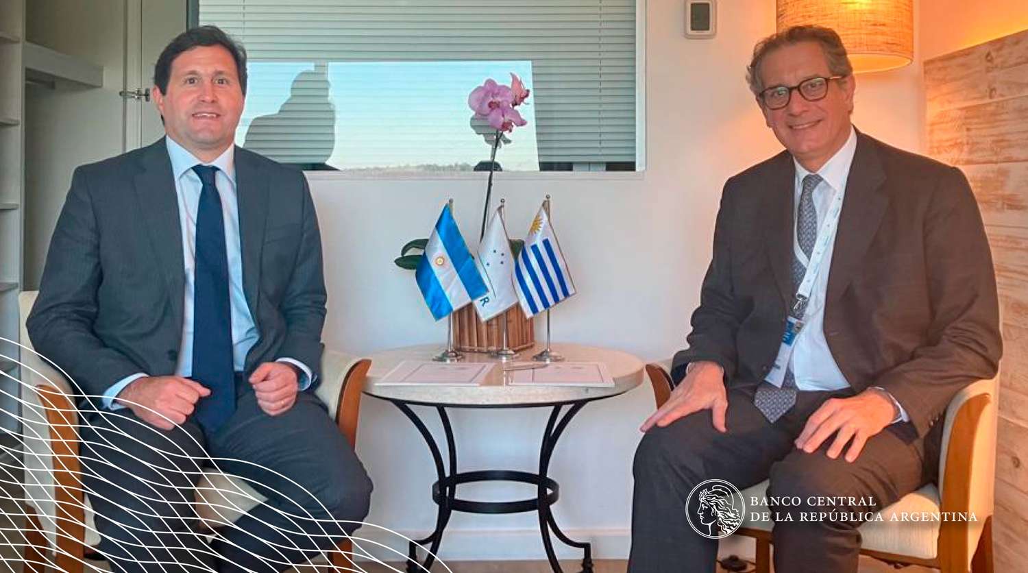 Argentina y Uruguay suscribieron una Carta de Intención con el objetivo de fomentar la creación de instrumentos financieros de bajo costo para transacciones que involucren al Peso Argentino y al Peso Uruguayo.