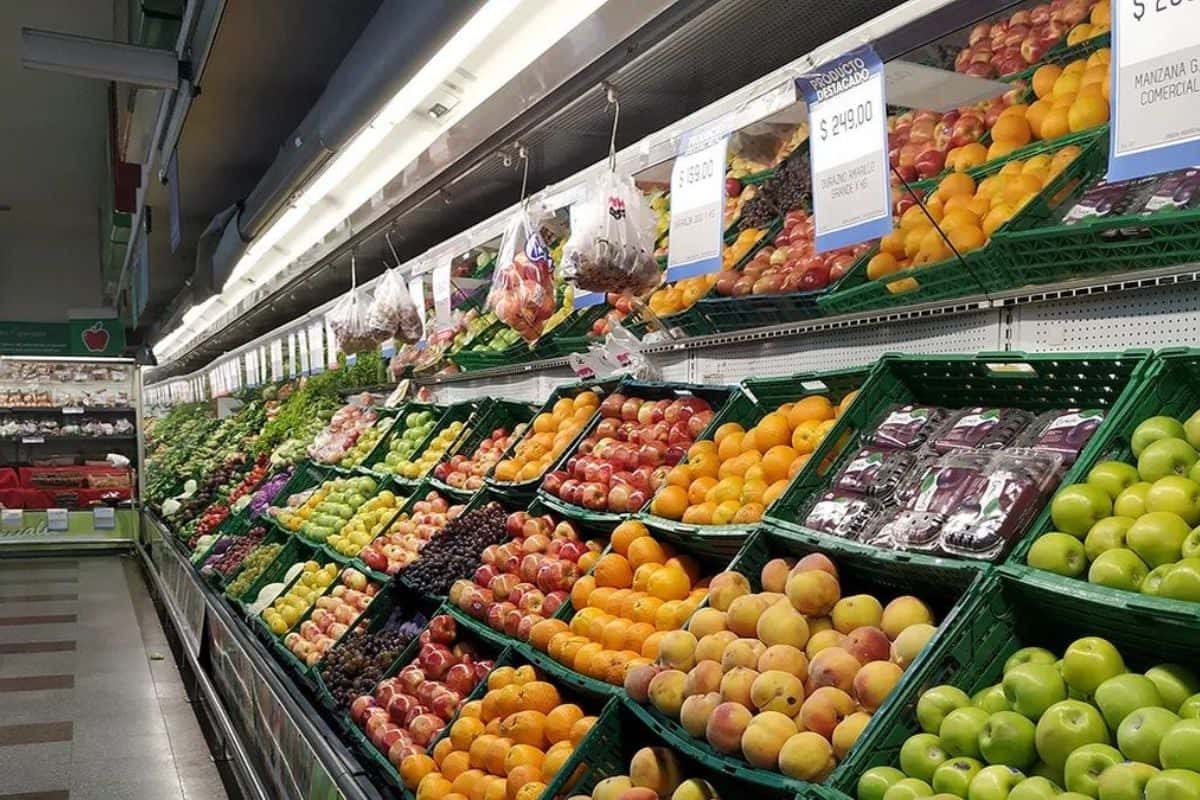 Canasta de frutas y verduras a precios estables