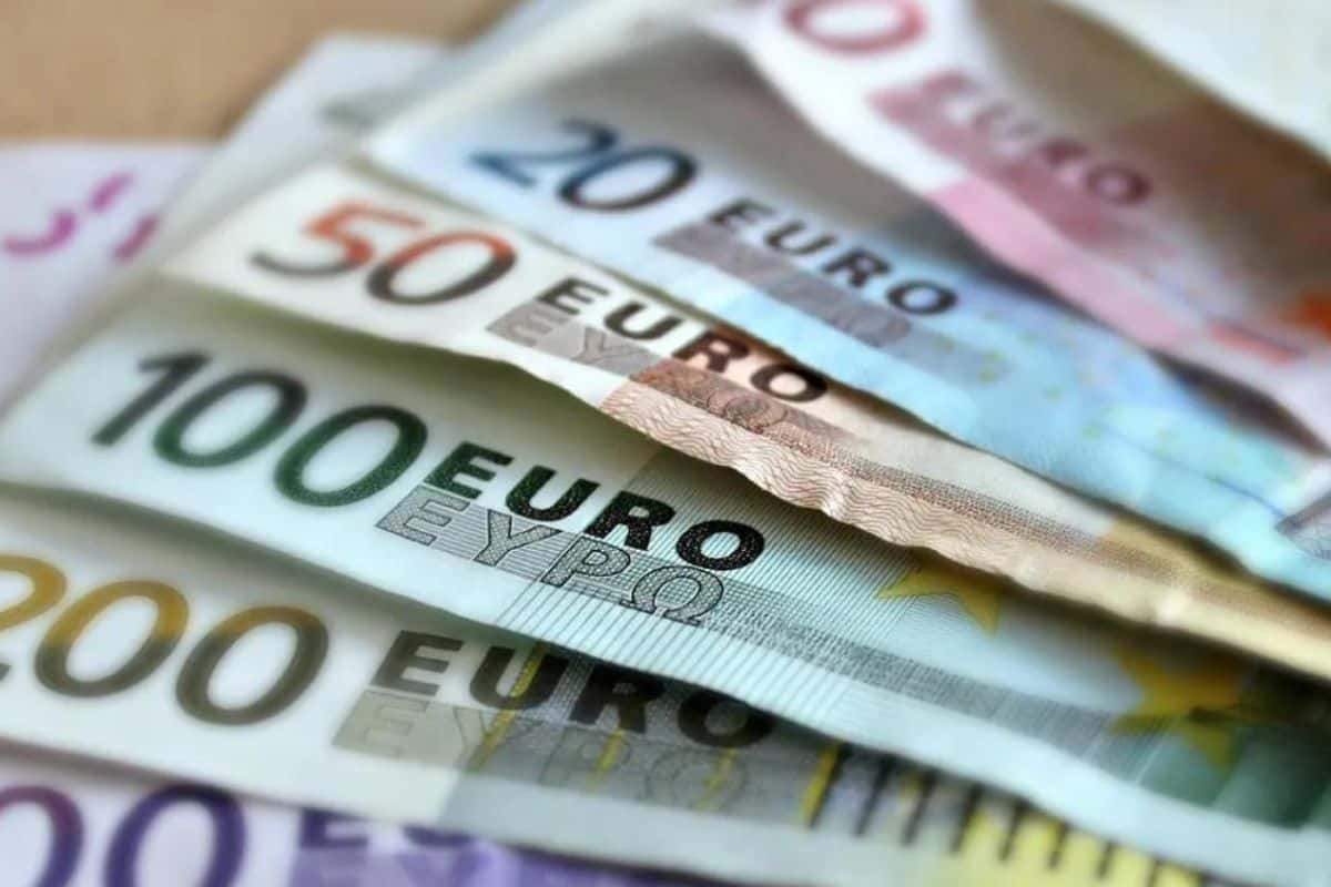 El euro cotiza este viernes 11 de agosto a $314.31 para la compra y $314.48 para la venta, por lo que se mantiene estable respecto a la última cotización.