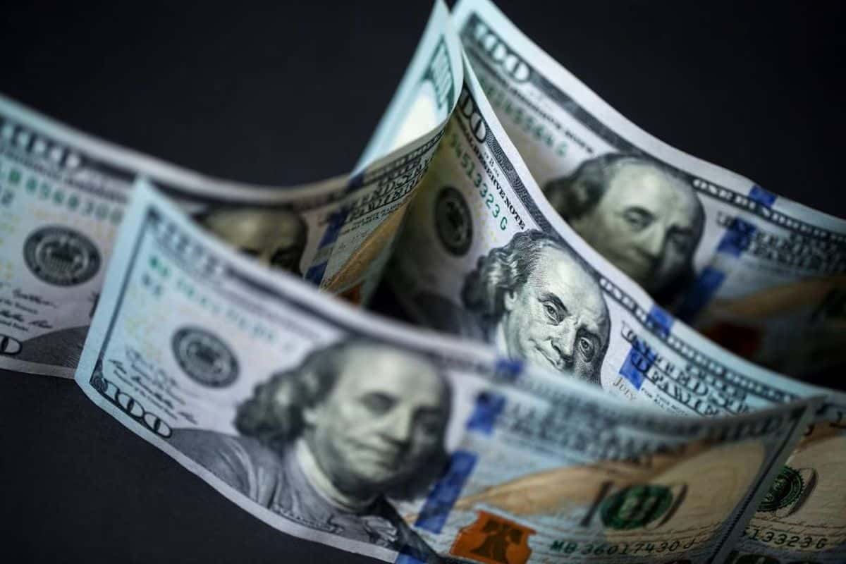 El dólar MEP se encuentra cotizando en $651,42 en la Bolsa, mientras que el dólar blue inicia su jornada en $770 para la compra.