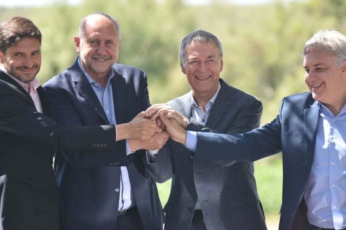 Acueducto interprovincial: Perotti y Schiaretti firmaron el inicio de obra