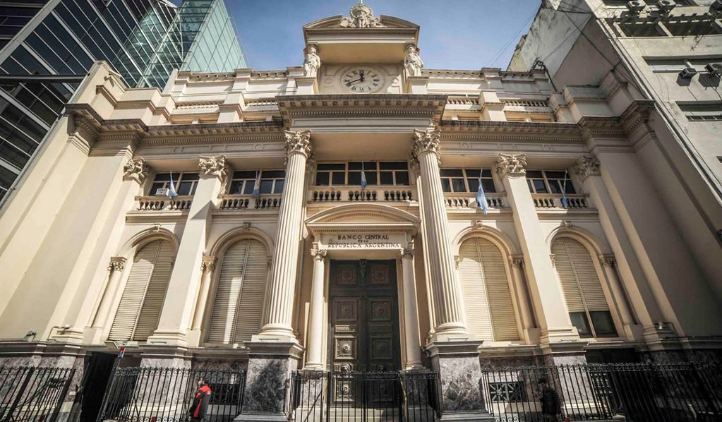 El sistema bancario argentino registra volúmenes “muy bajos” – Puerto ...